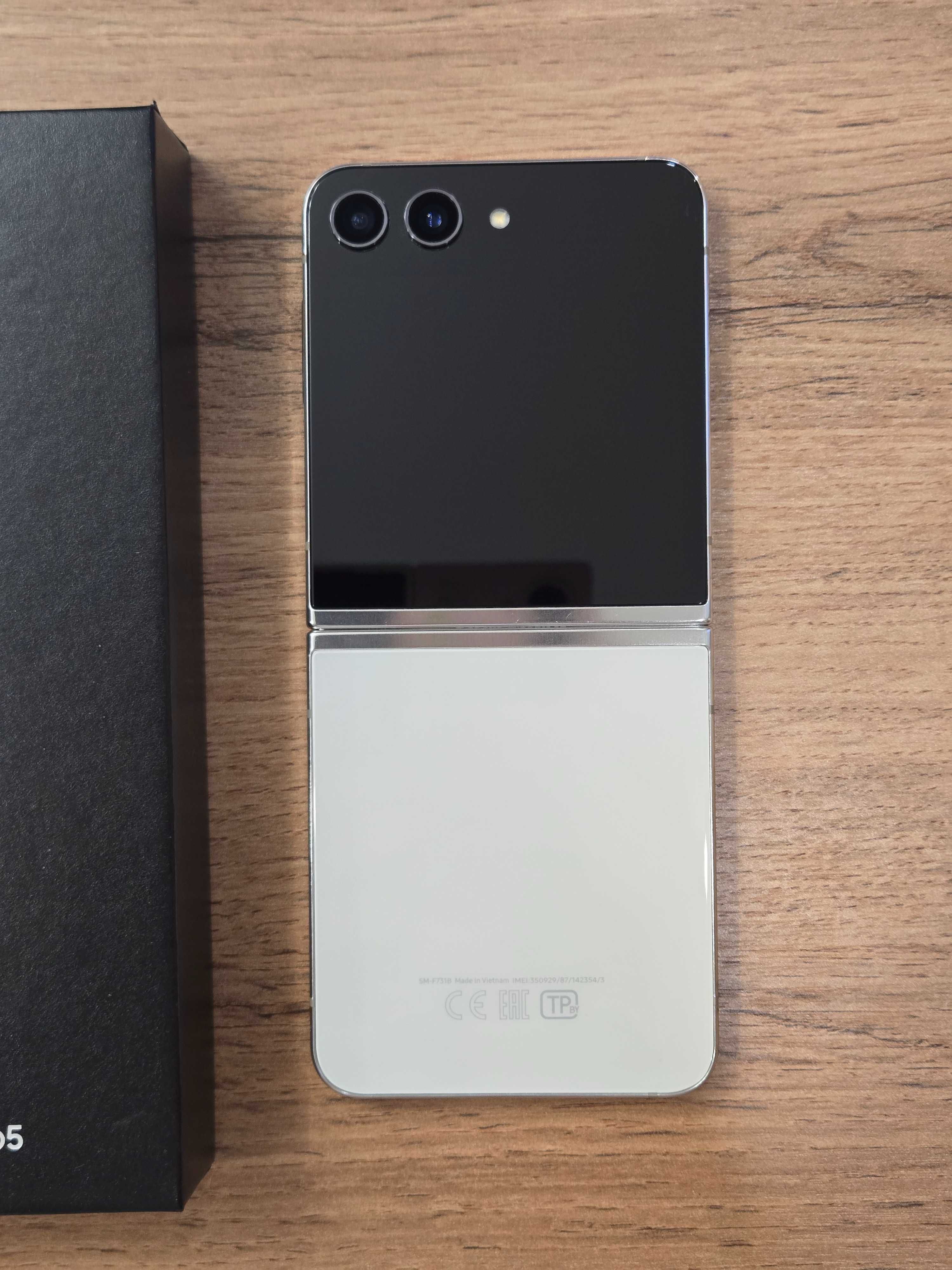 Samsung Galaxy Z Flip 5, белый, 256гб
