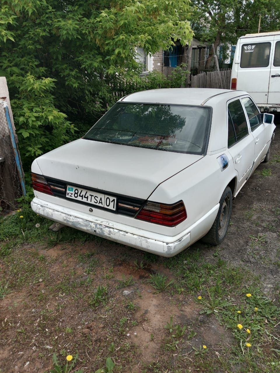 Продам автомобиль мерседес бенс 124