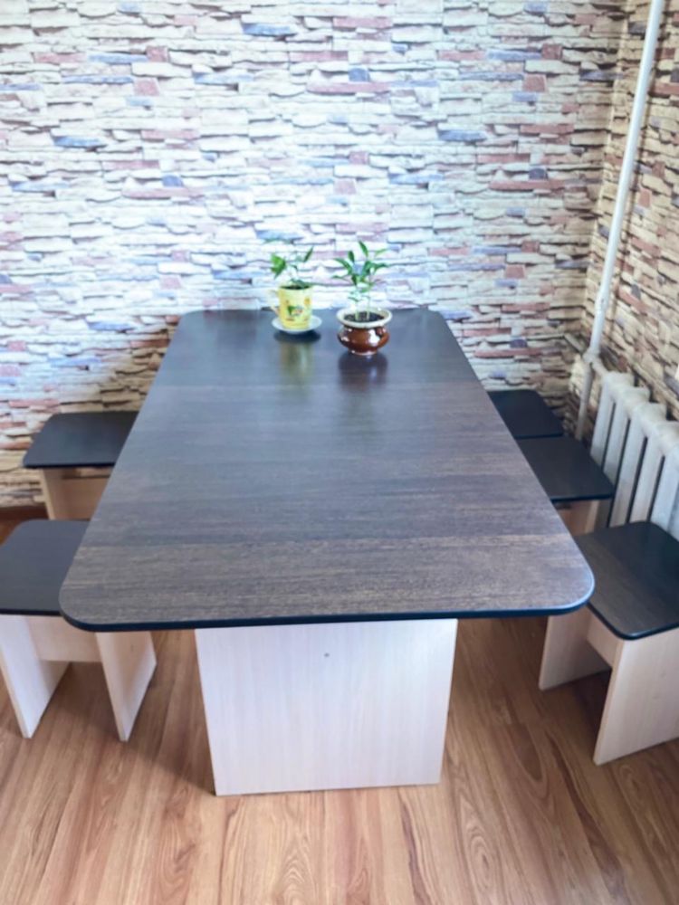Срочно продам стол со стульями