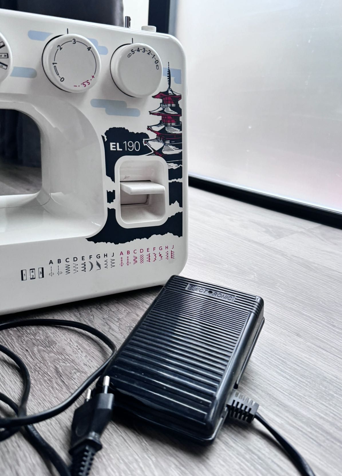 Продам швейную машинку JANOME