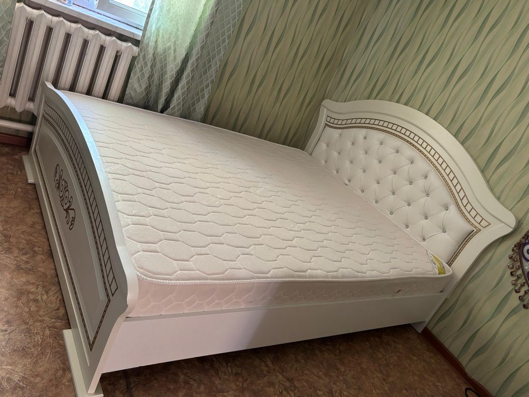 Төсек Жақсы жағдайдағы почти новый