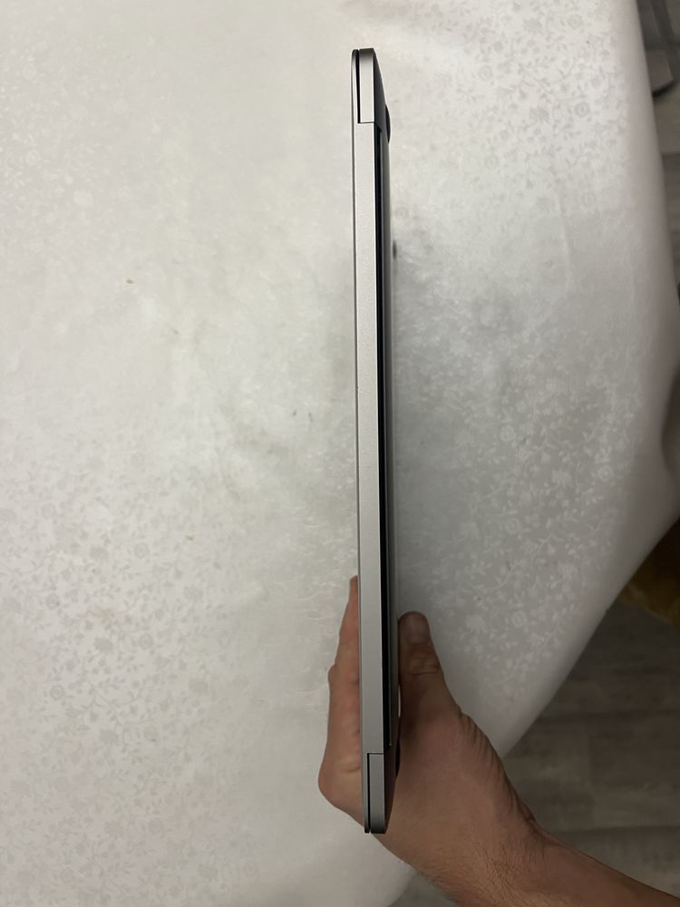 MacBook Pro M1 / 512 ГБ SSD / 8 ГБ RAM — разбит экран