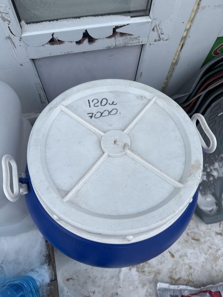 Продам пластиковые баки