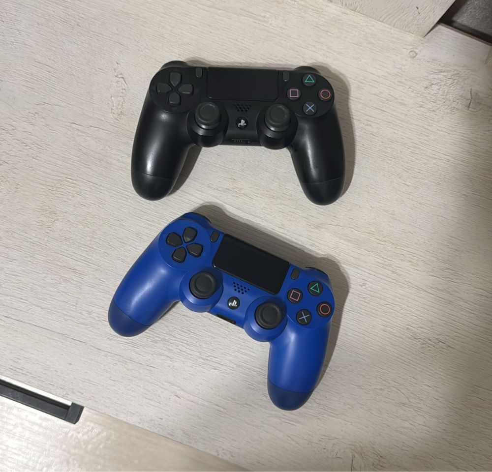 Плэйстейшн 4 про с 2 джойстиками и играми