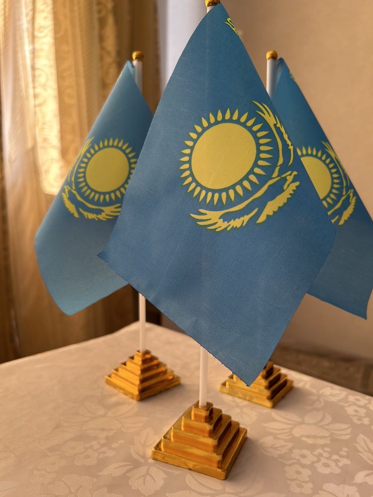 Флажки Казахстана с подставкой