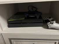 PS4 + 2 джойстика + 50 игр