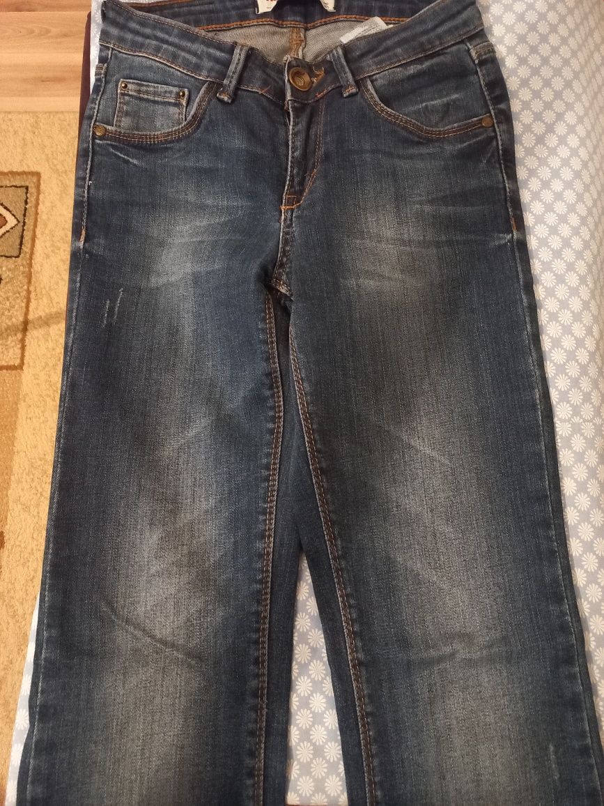 Продам джинсы размер 26. Примерно 40-42