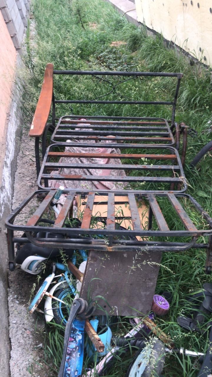 Металлическая кровать