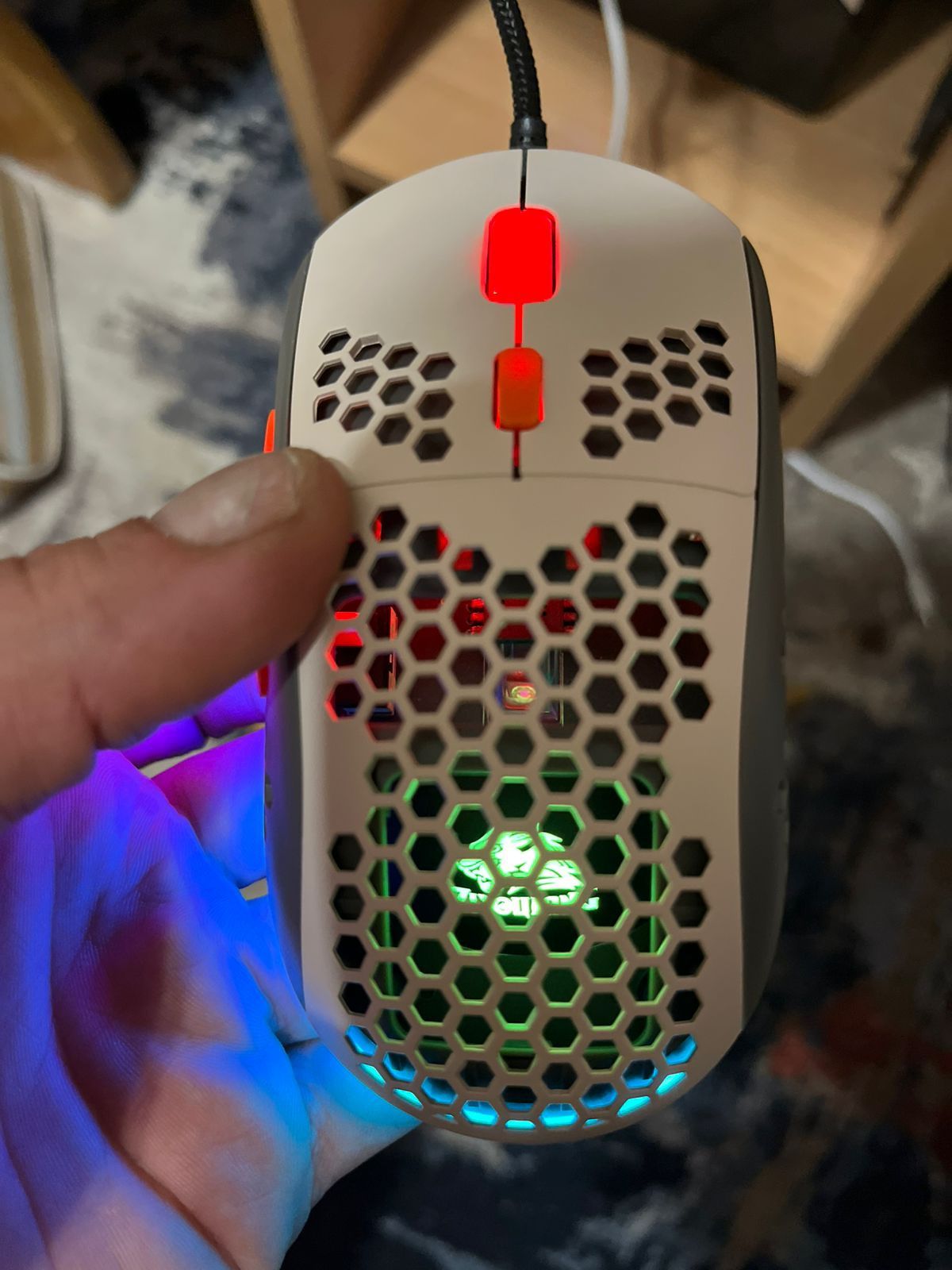 Продам игровую мышку M8 с RGB ( новый в упаковке )