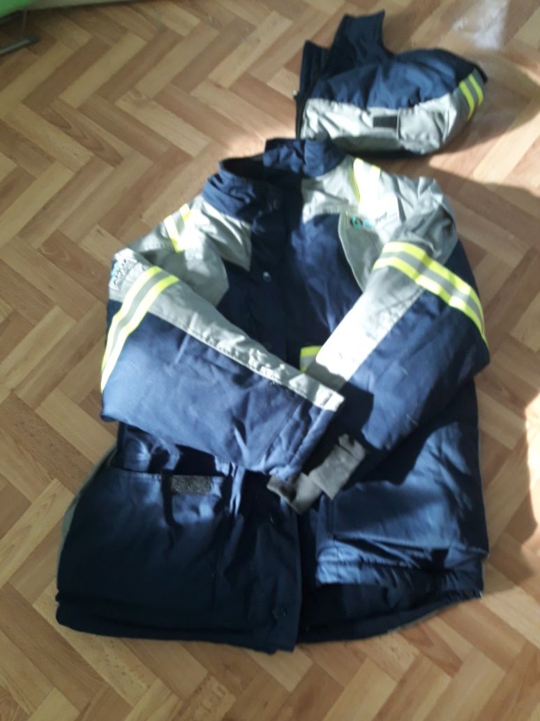 Продается зимняя спецкуртка