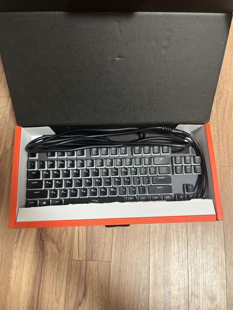SteelSeries Apex7 TKL, Hyper X Cloud Alpha S, коврик, стэнд, кулер.