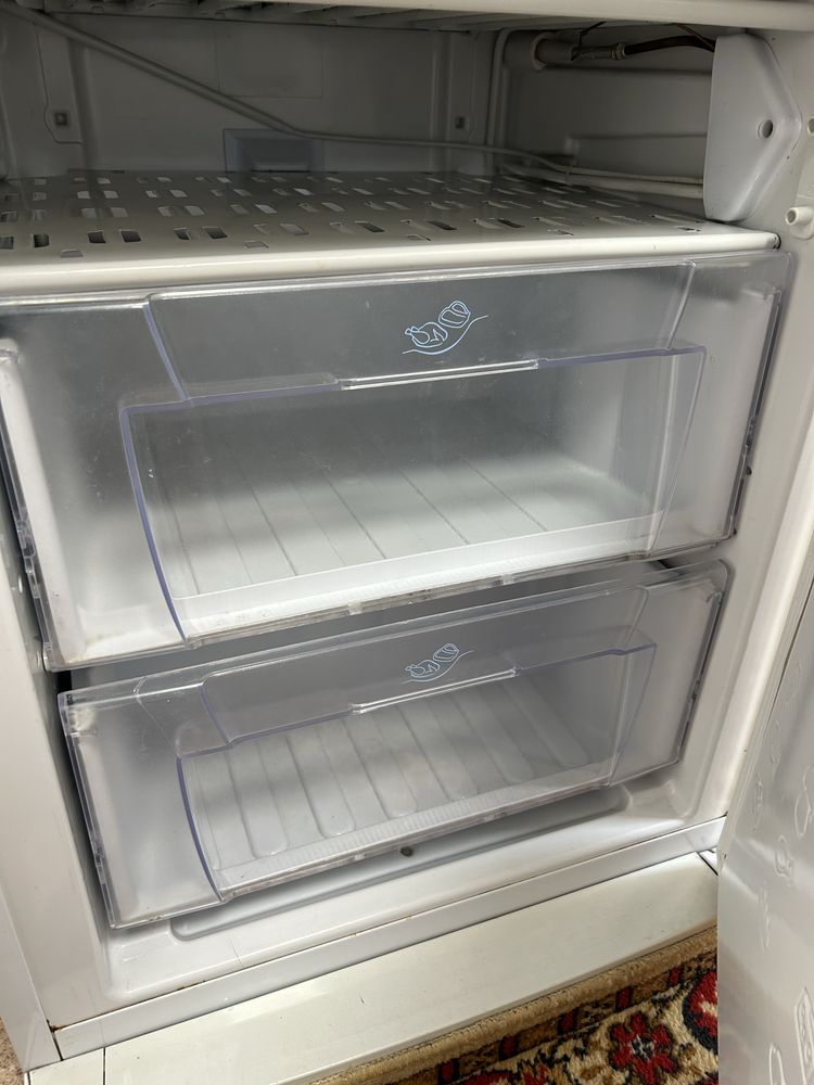 Холодильник indesit