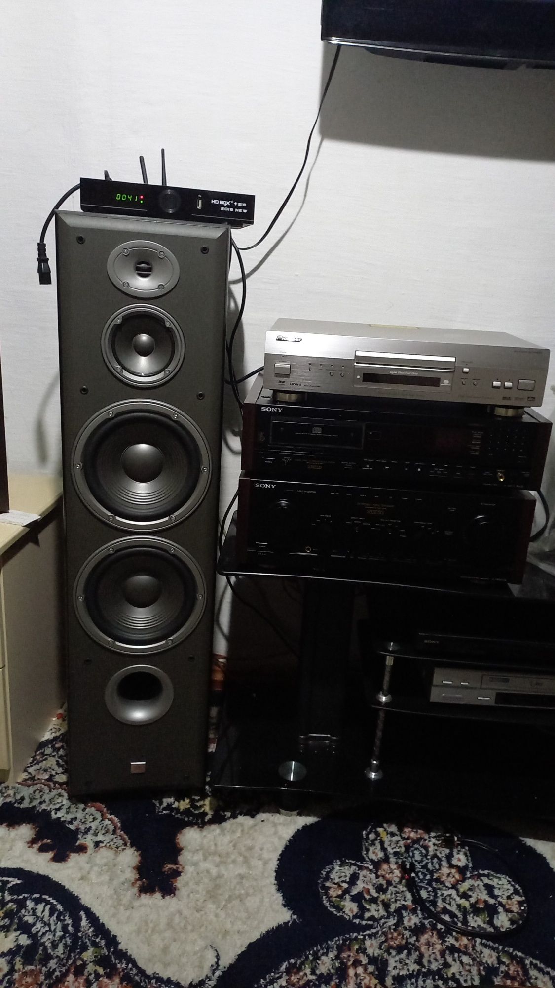 Акустика jbl e90в чёрном цвете