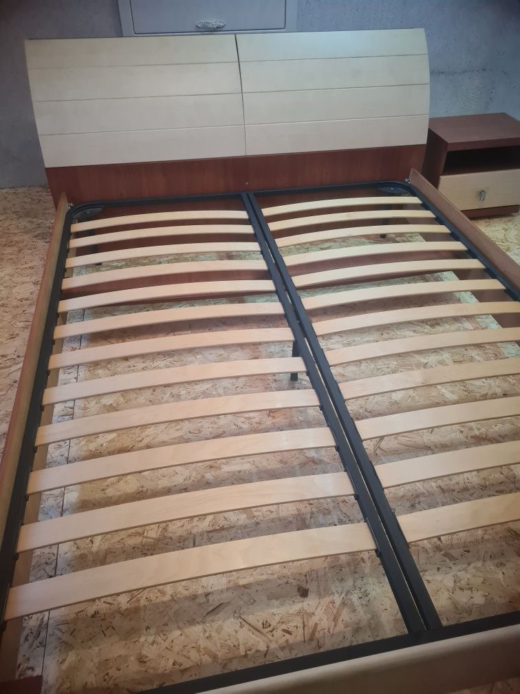 Продам кровать без матраса