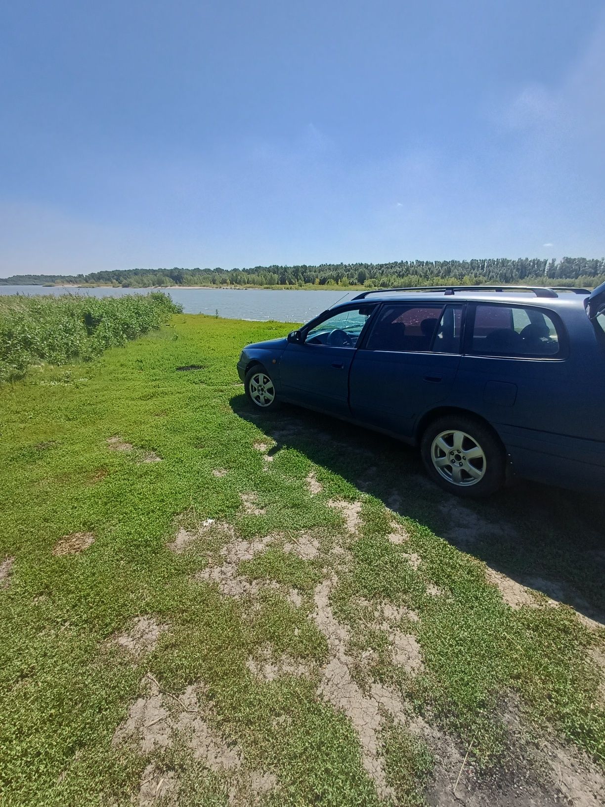 Продам Toyota Karina E универсал