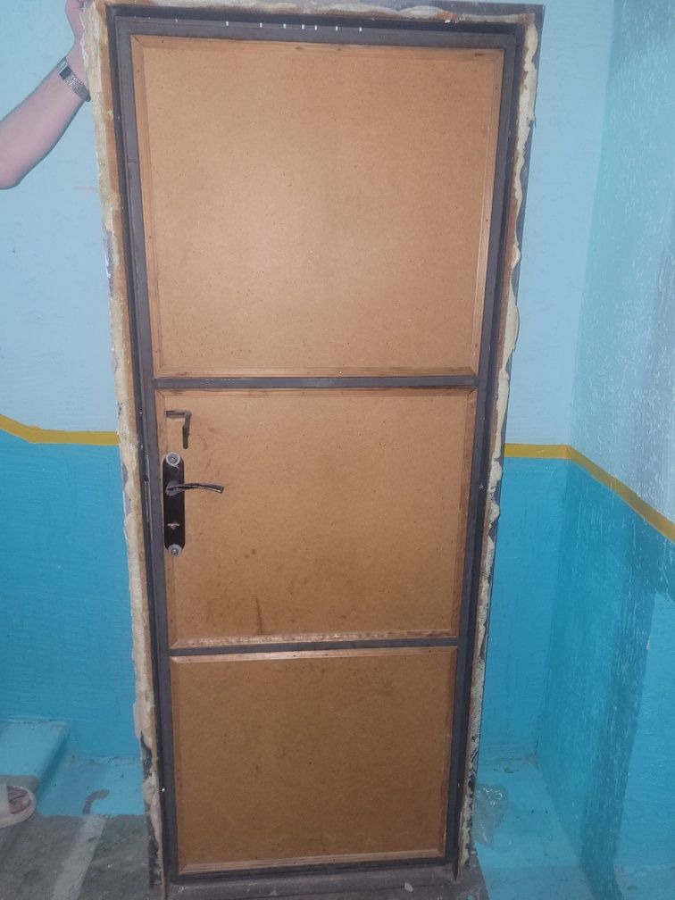 Продам железный дверь
