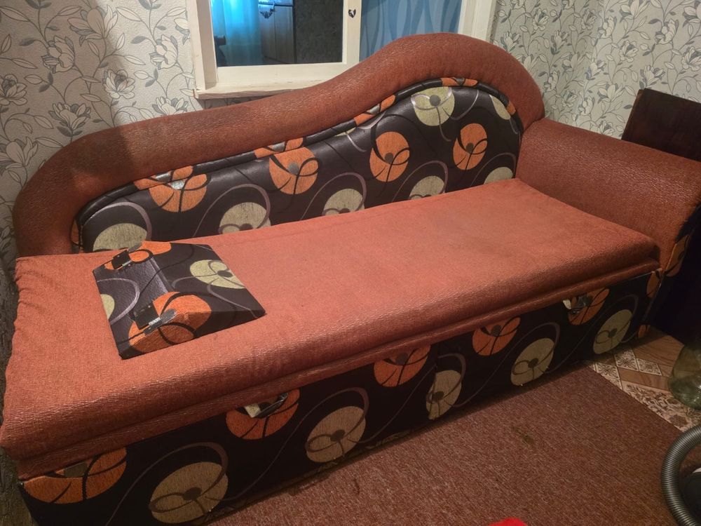 Продам б/у диван