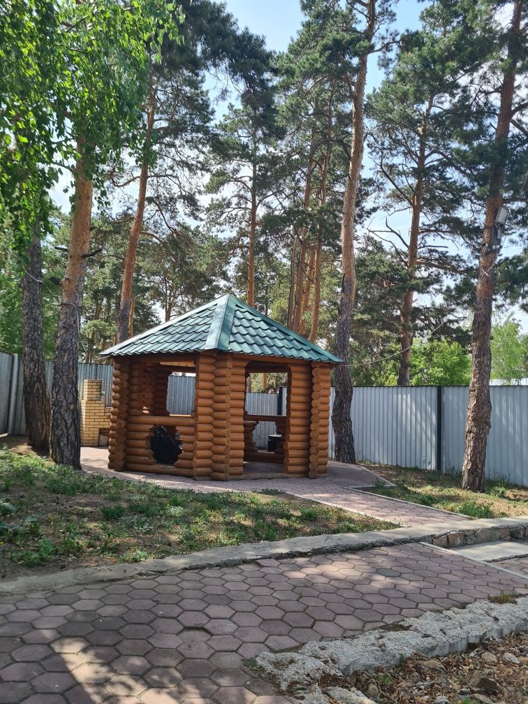Коттедж находится в живописном месте курорта Заренда