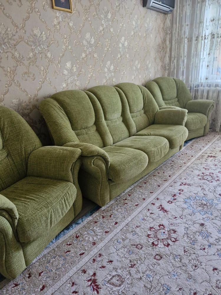 Продам диван в отличном состоянии