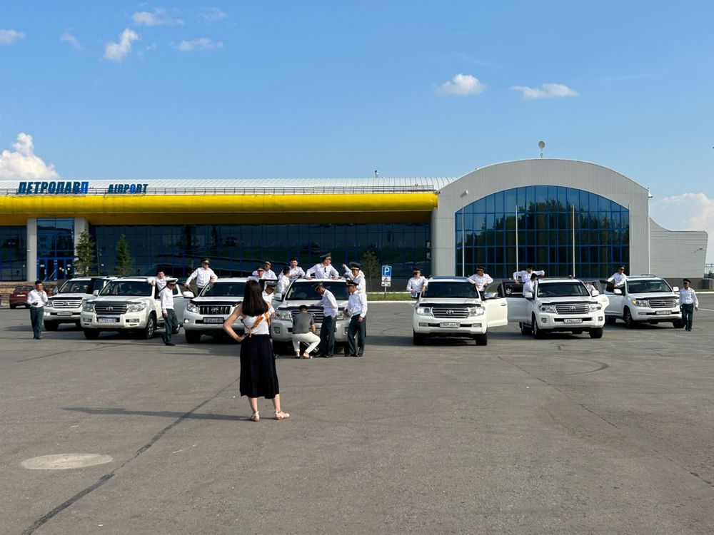 Аренда авто с водителем. Свадьбы. Выписки встречи. Land Cruiser крузак