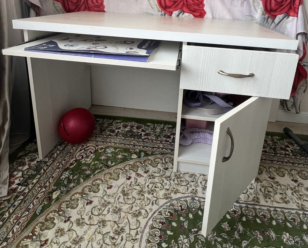 Продам стол парта