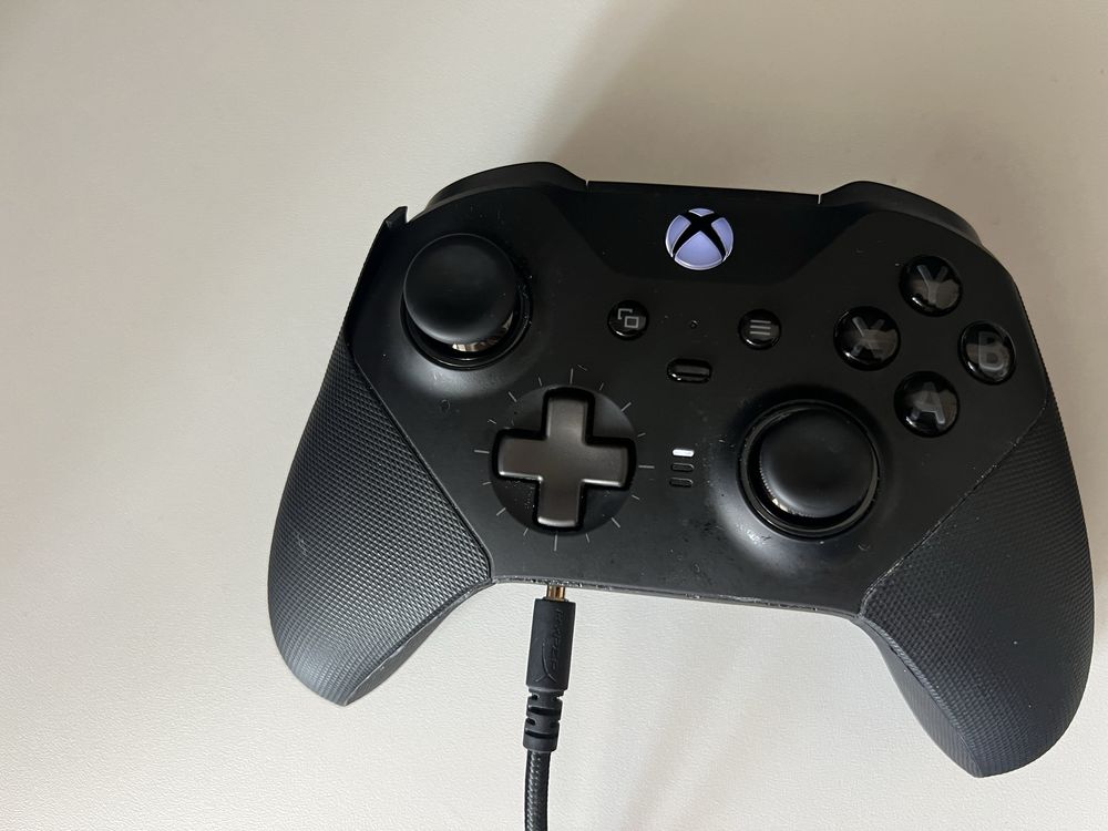 Продам Xbox Series x комплектом