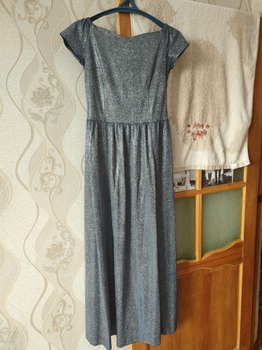 Продам платье женское