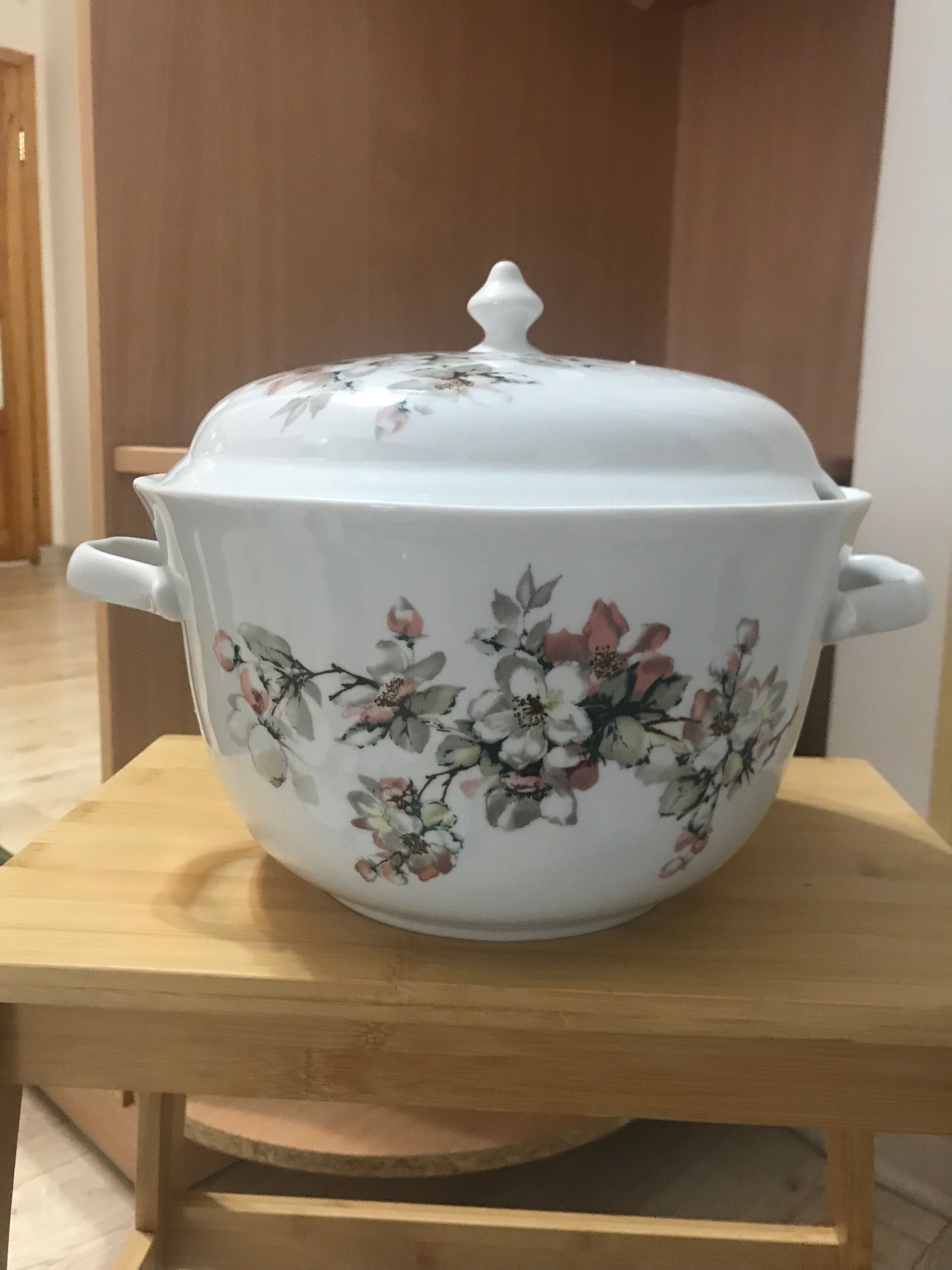 Сервиз столовый на 12 персон