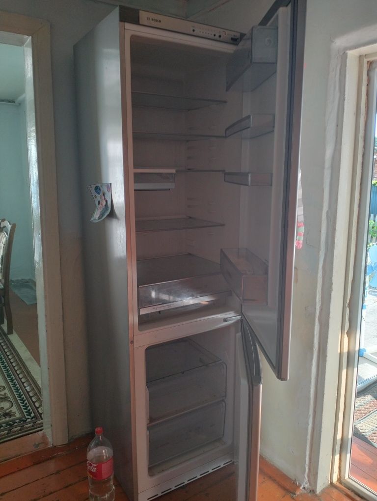 Холодильник, стол и т.д