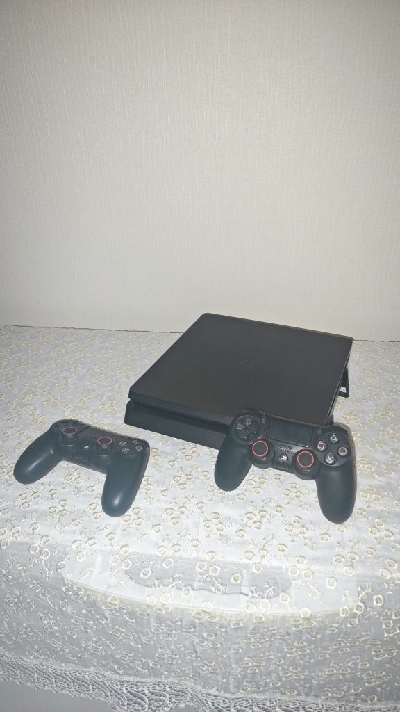 Продам ps4 slim в чехле и коробке
