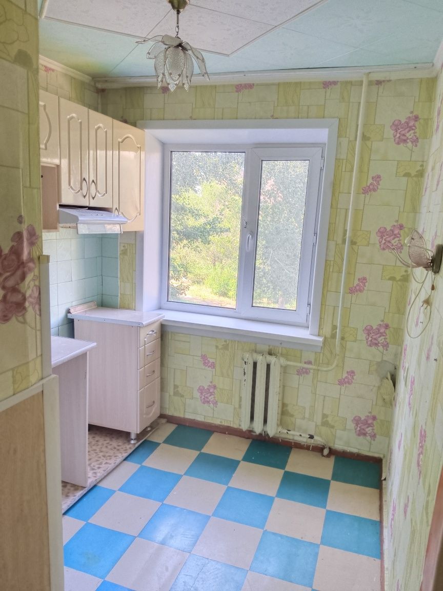 Продам 2 комн., квар. 3-23, 2 этаж.