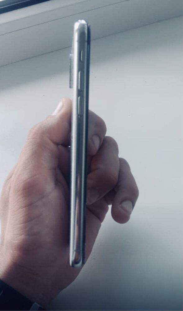 Продам iPhone X 10 в хорошем состоянии