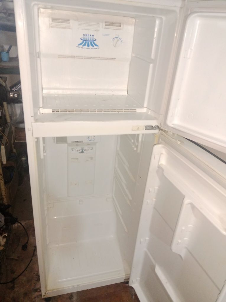 Продам холодильник
