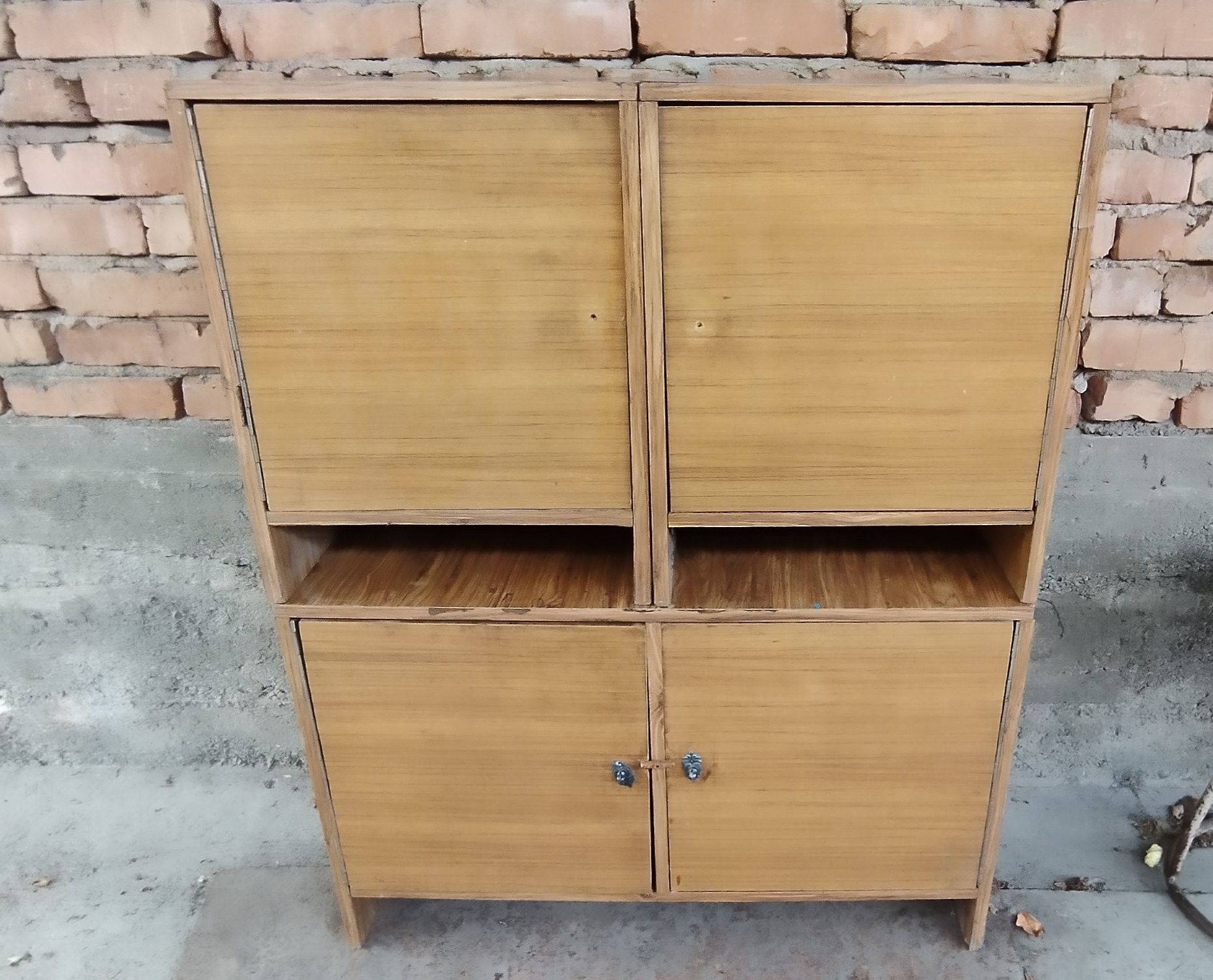 Продам камод, тумбы, стулья, шифоньер