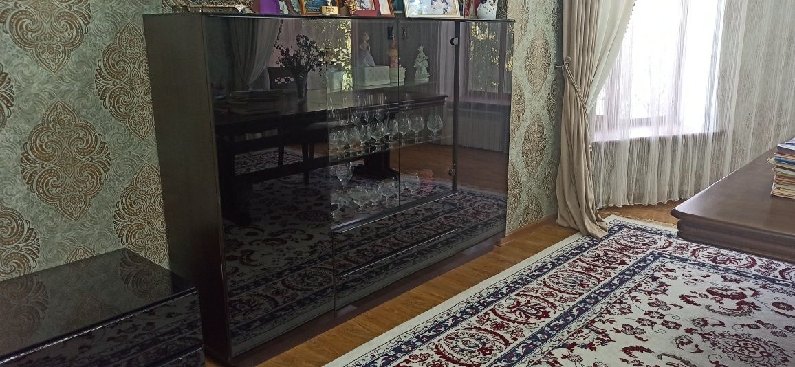 Комод витринный, тв тумба, шкаф узкий высокий
