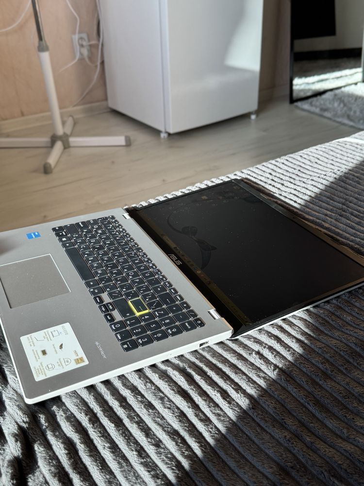 Продам СРОЧНО ноутбук ASUS VivoBook (модель ES10KA) – как новый!