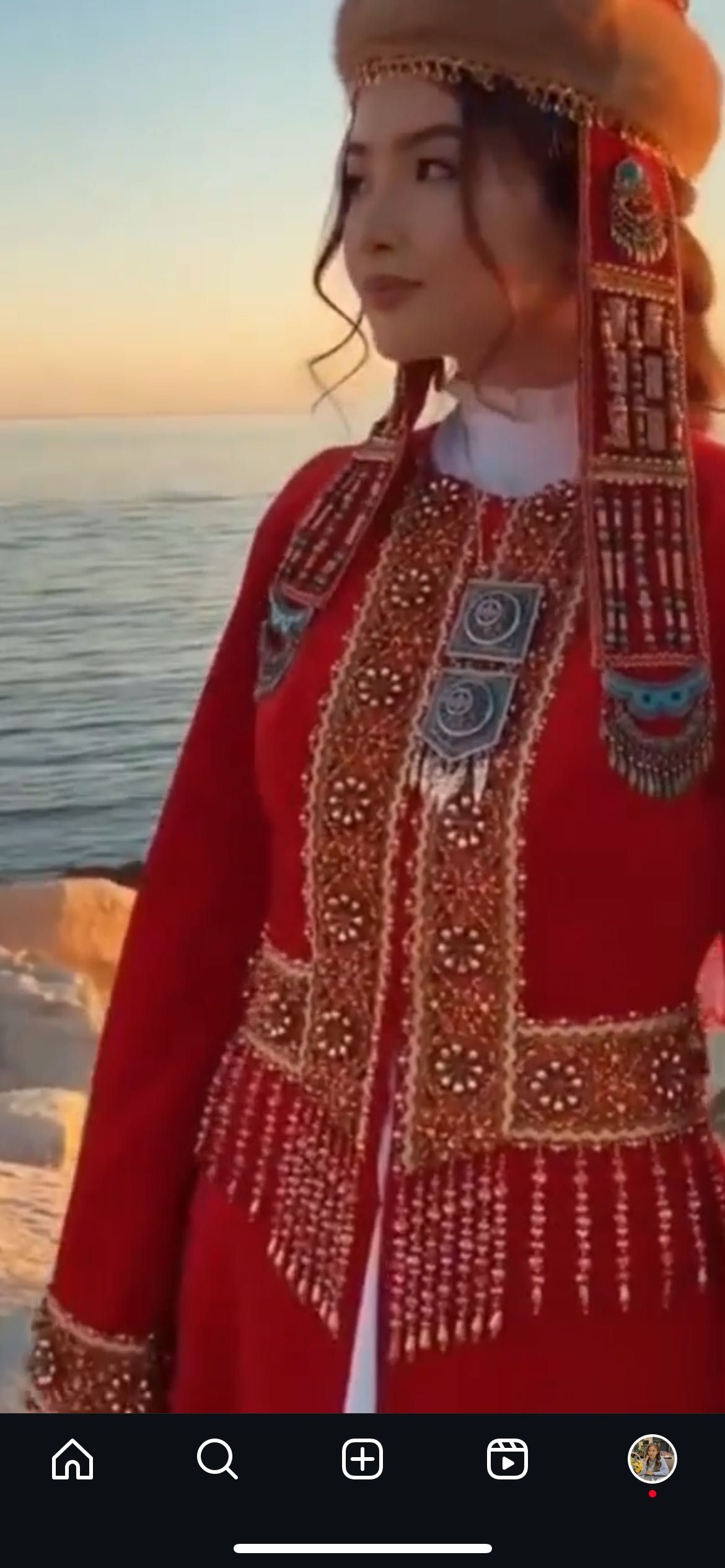 Кахахское национальное платье и бешпент от Тарбие бренд.