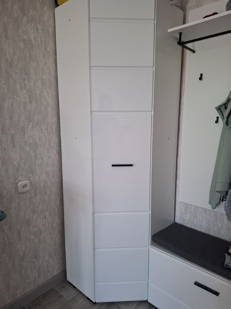 Продаю прихожую Йорк