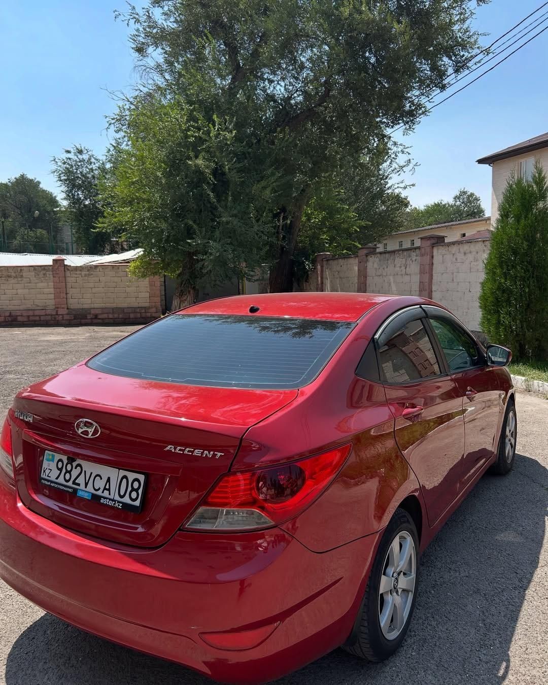 Hyundai Accent --