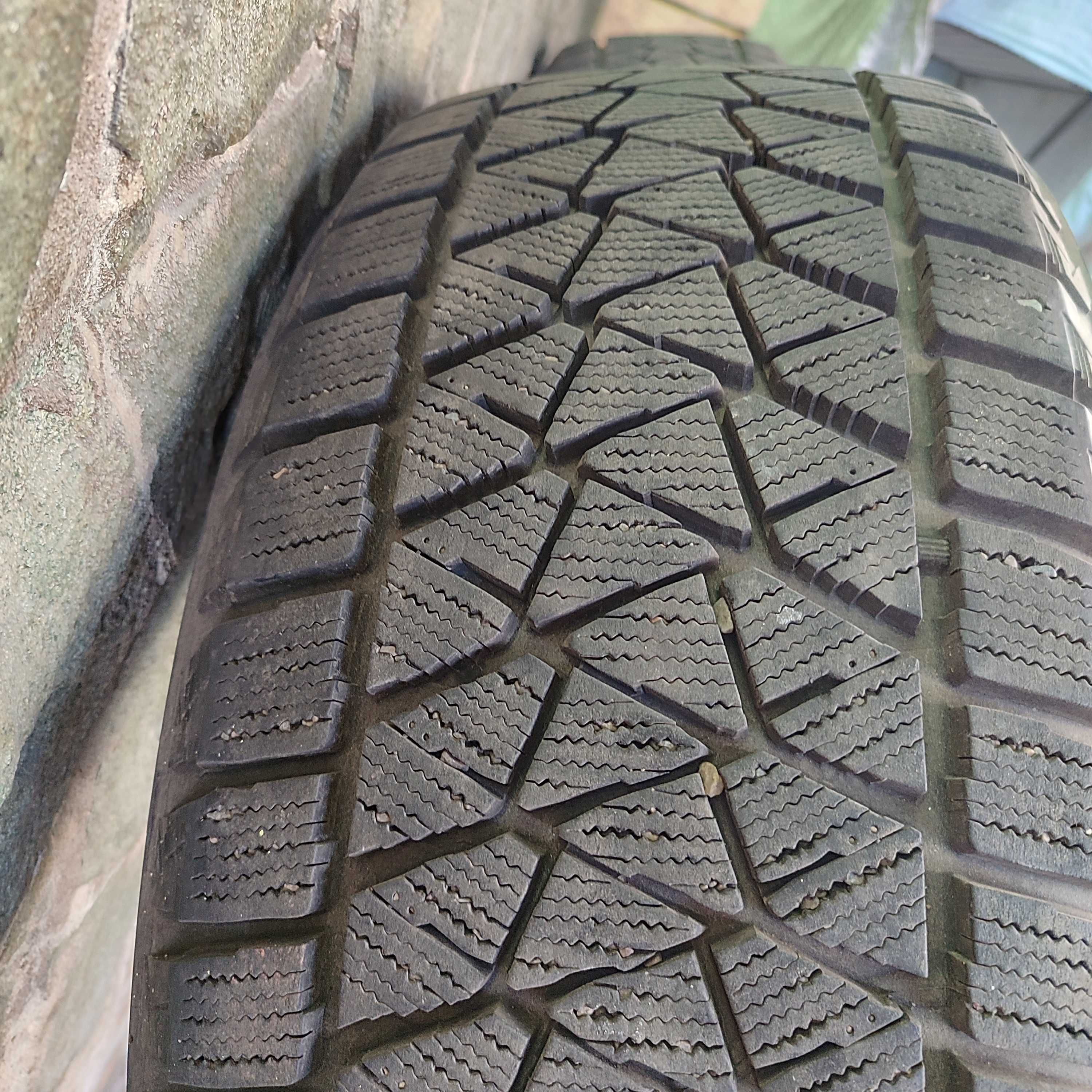 Зимняя резина Bridgstone Blizzak DM-V2  255 55 R18