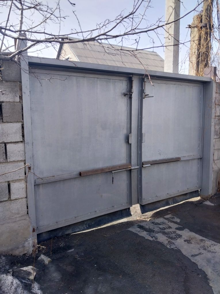 Продам ворота гаражные