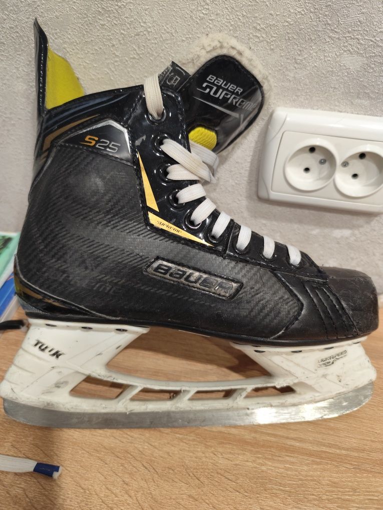 Продам коньки Bauer
