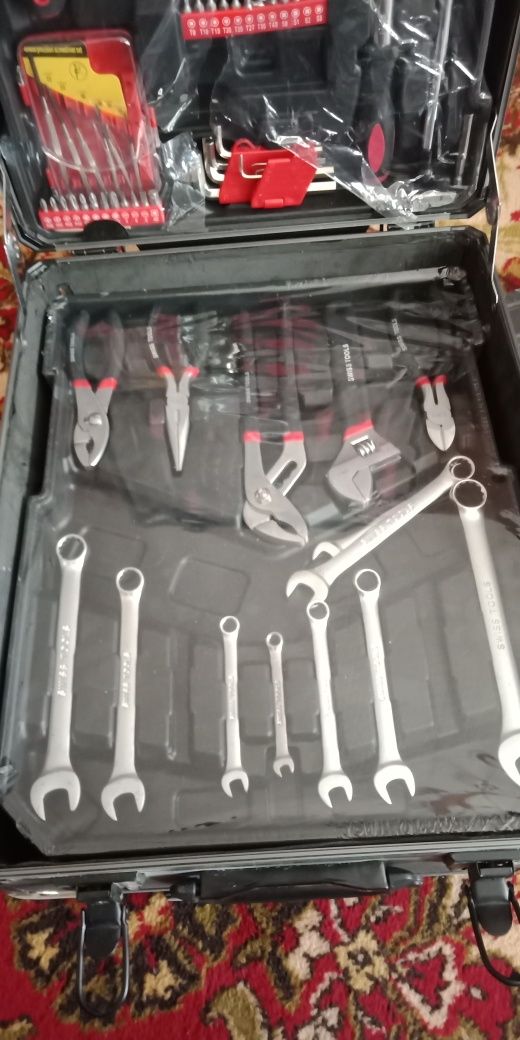 Продам    набор..