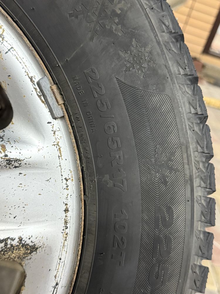 Продам комплект зимней резины с дисками | 225/65 R17 | шипованные