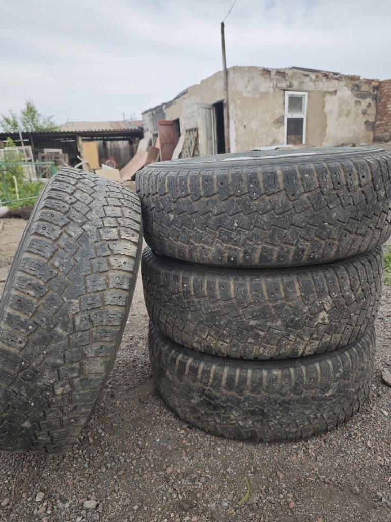 Колеса шипованные Nokian 265/70/17 на VW Touareg