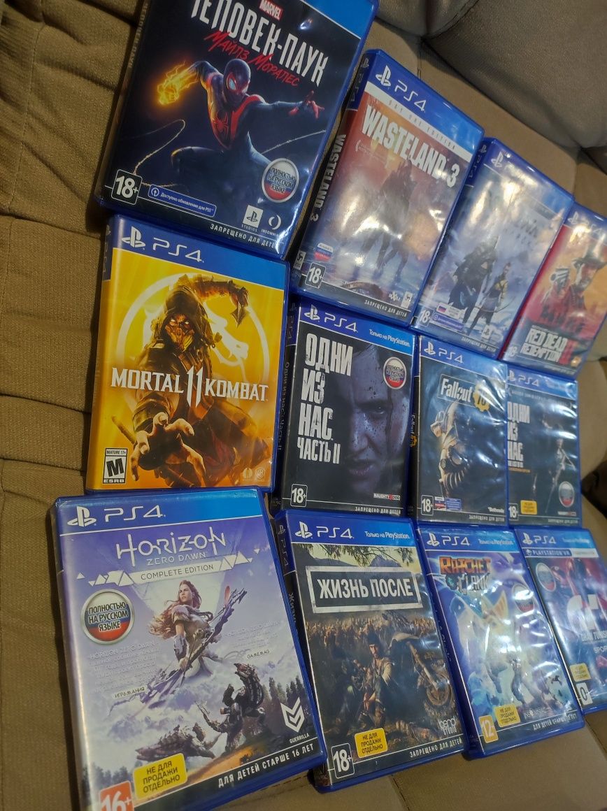Sony PS4 в идеальном состоянии!