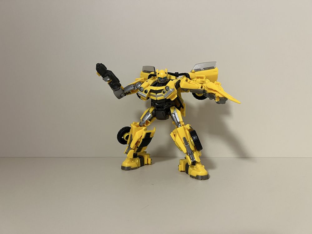 bumblebee studio series оригинал