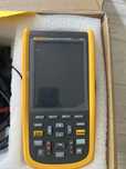 Fluke 124B Осциллограф