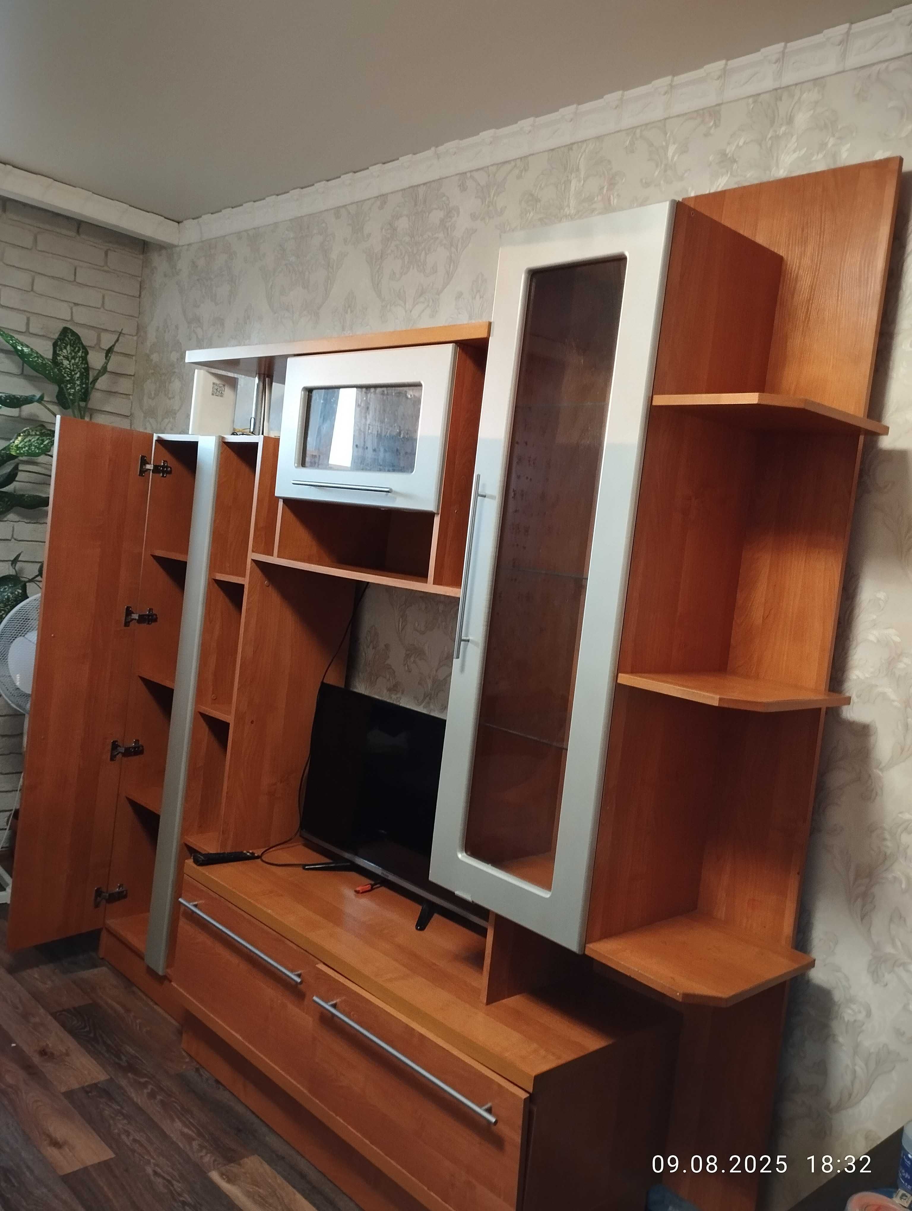 Продам недорого горку (стенку)