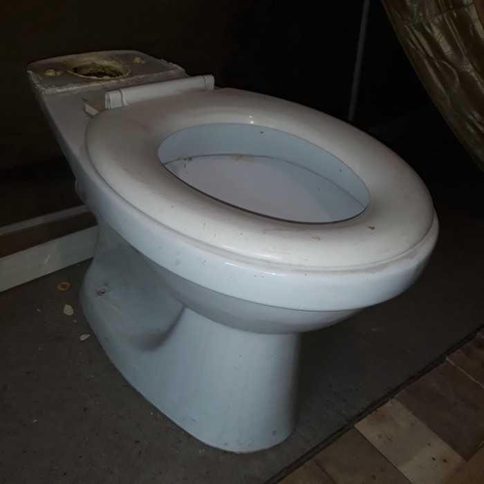Продам унитаз c бачком